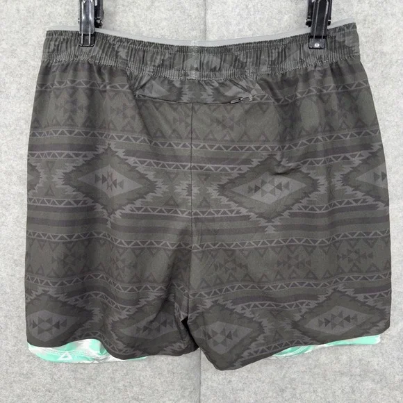 Chubbies Shorts Mens Medium The Quests 5.5" Training Compression 2.0 Lined Aztec - Picture 3 of 9